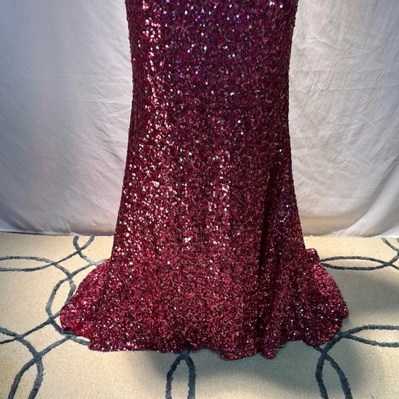 Elegant Sequin Evening Gown - Picture 3 of 13